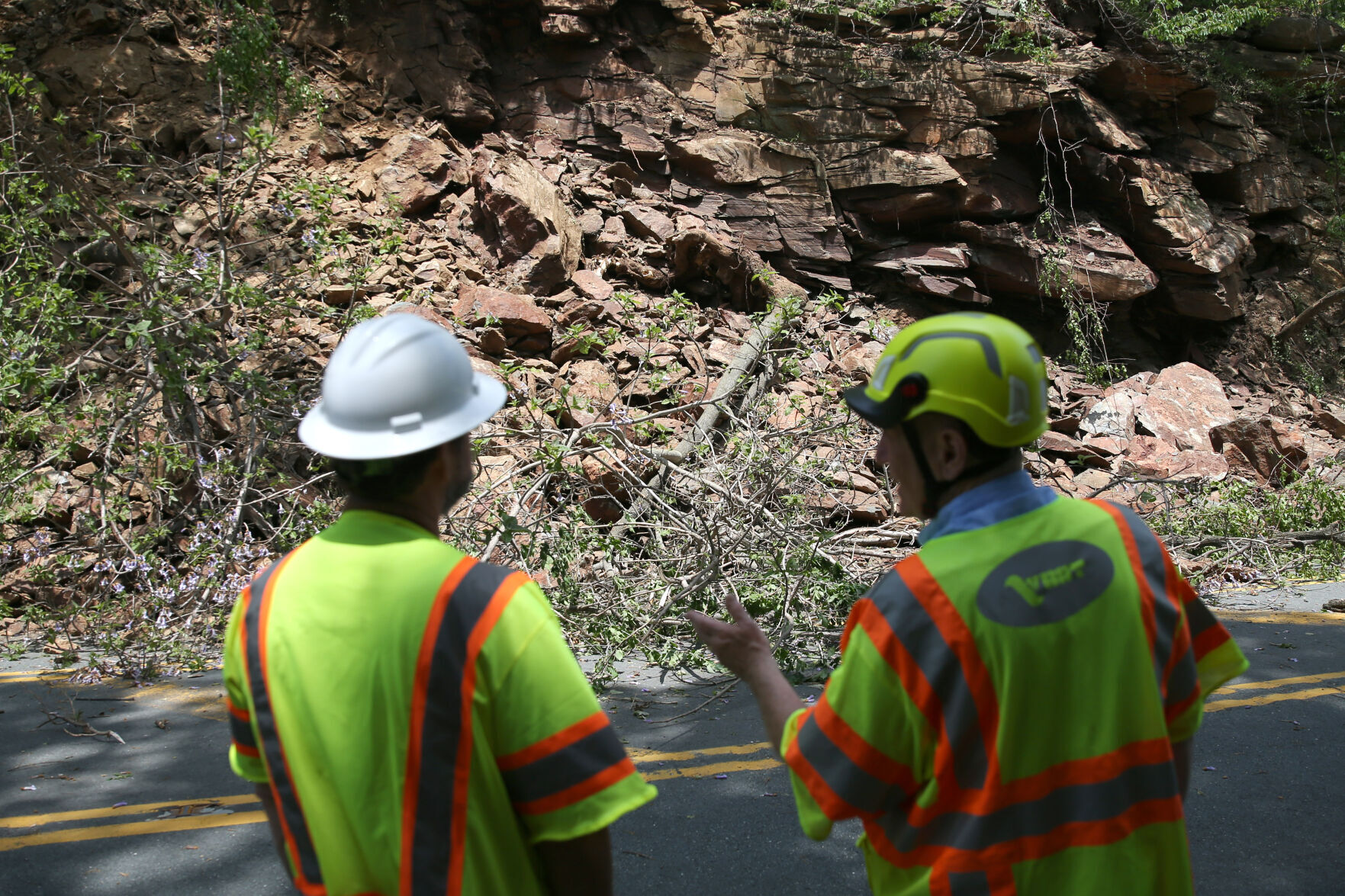 050421-cdp-news-rockslide089.JPG